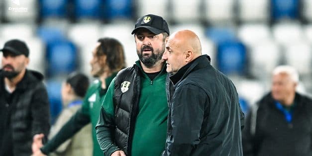 Two Meshakhte coaches talking