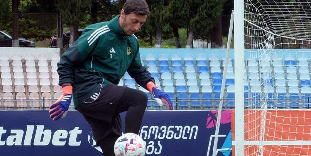 Meshakhte goalkeeper training